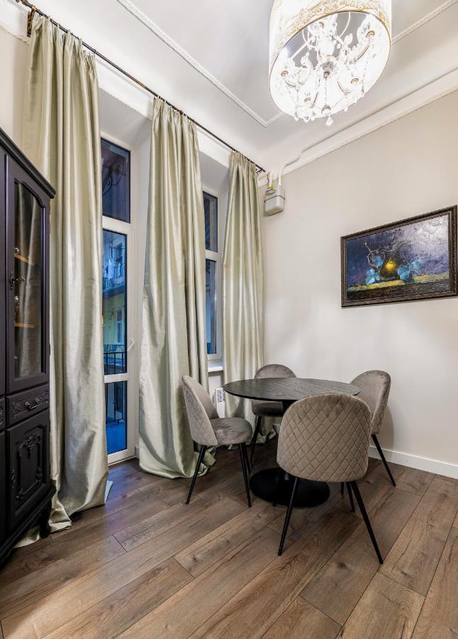 3 Room Apartments , Rohatyntsyv Street Lviv Exterior photo
