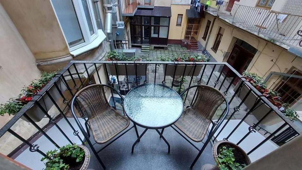 3 Room Apartments , Rohatyntsyv Street Lviv Exterior photo